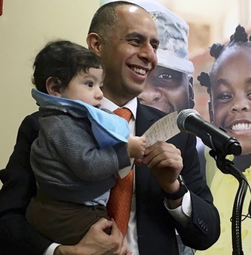 Read more about the article Video: Mayor Elorza and mother receives police protection 24/7